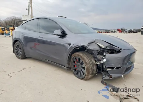 2021 Tesla Model Y z USA, uszkodzony, nr VIN 5YJYGDEE3MF203675